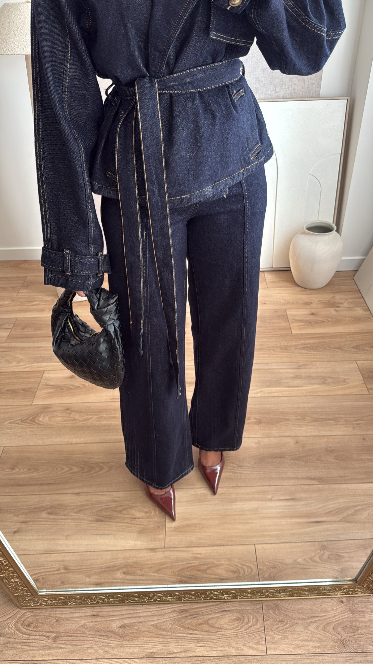 Dark blue wide-leg seam jeans