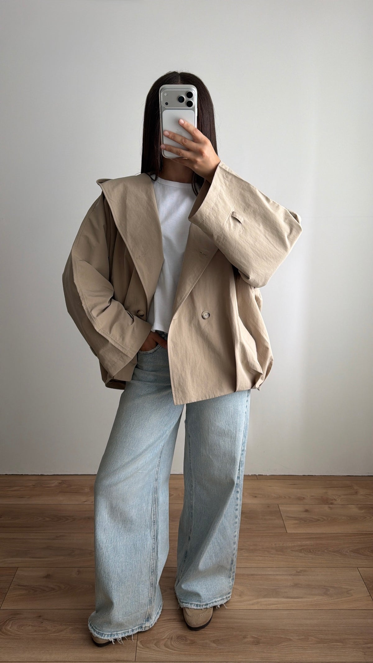 Beiger übergroßer Trenchcoat