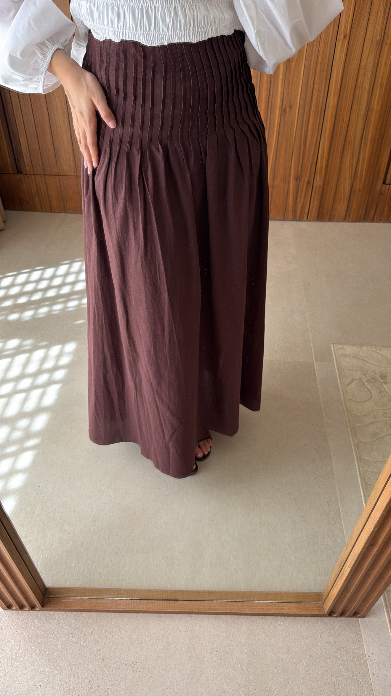 Plum pleated linen-effect maxi skirt