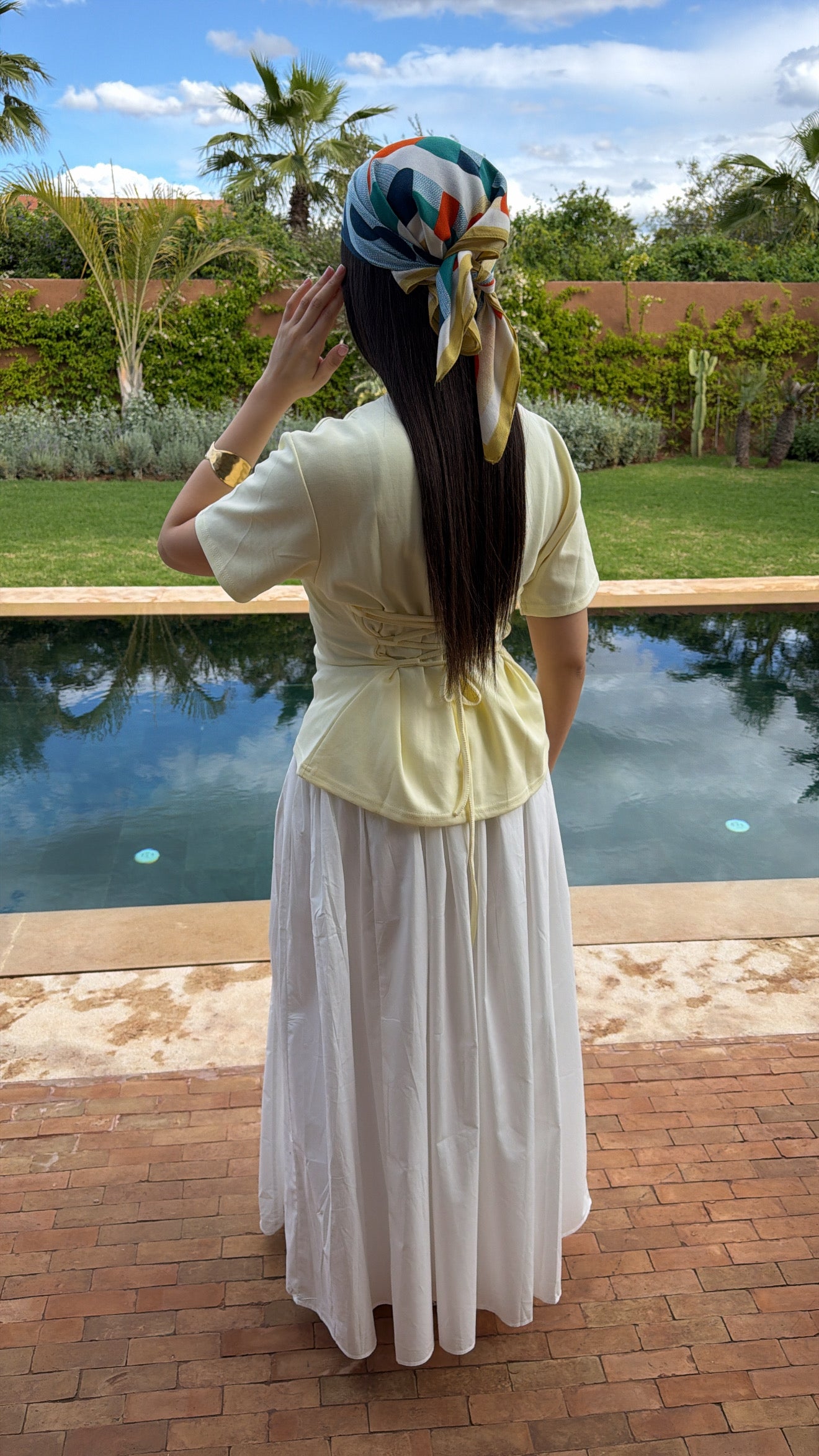 Yellow cinched-waist T-shirt