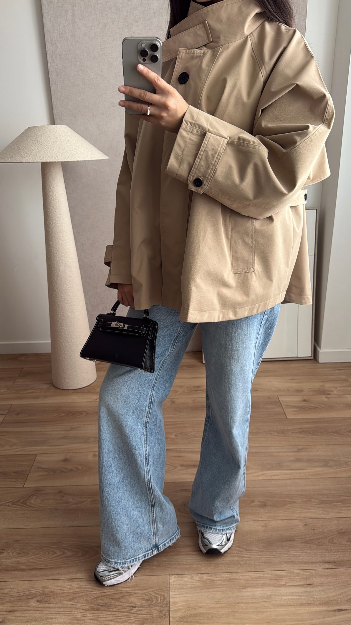 Beiger übergroßer Trenchcoat