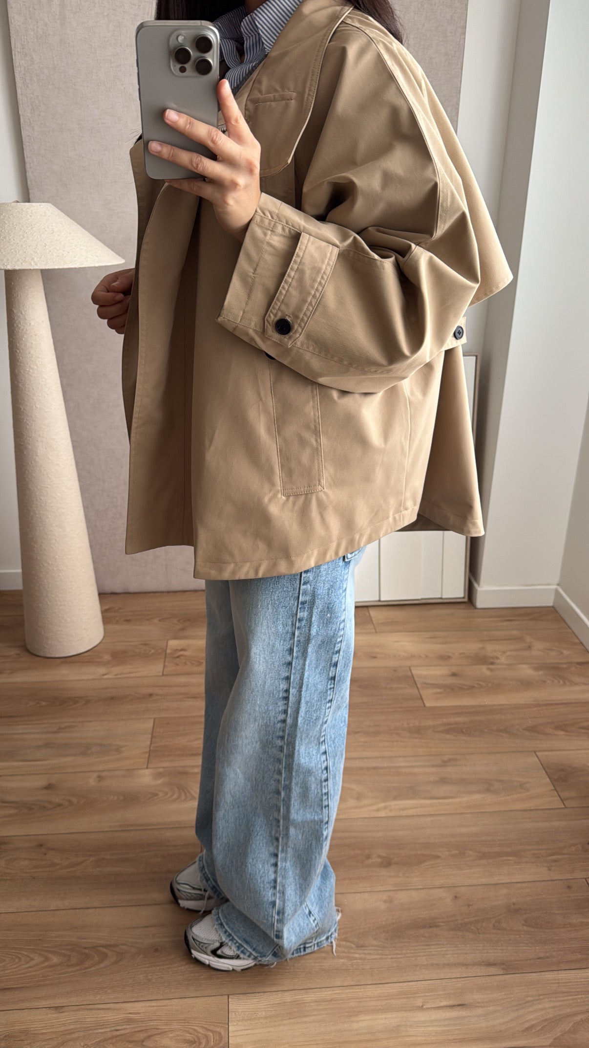 Beiger übergroßer Trenchcoat