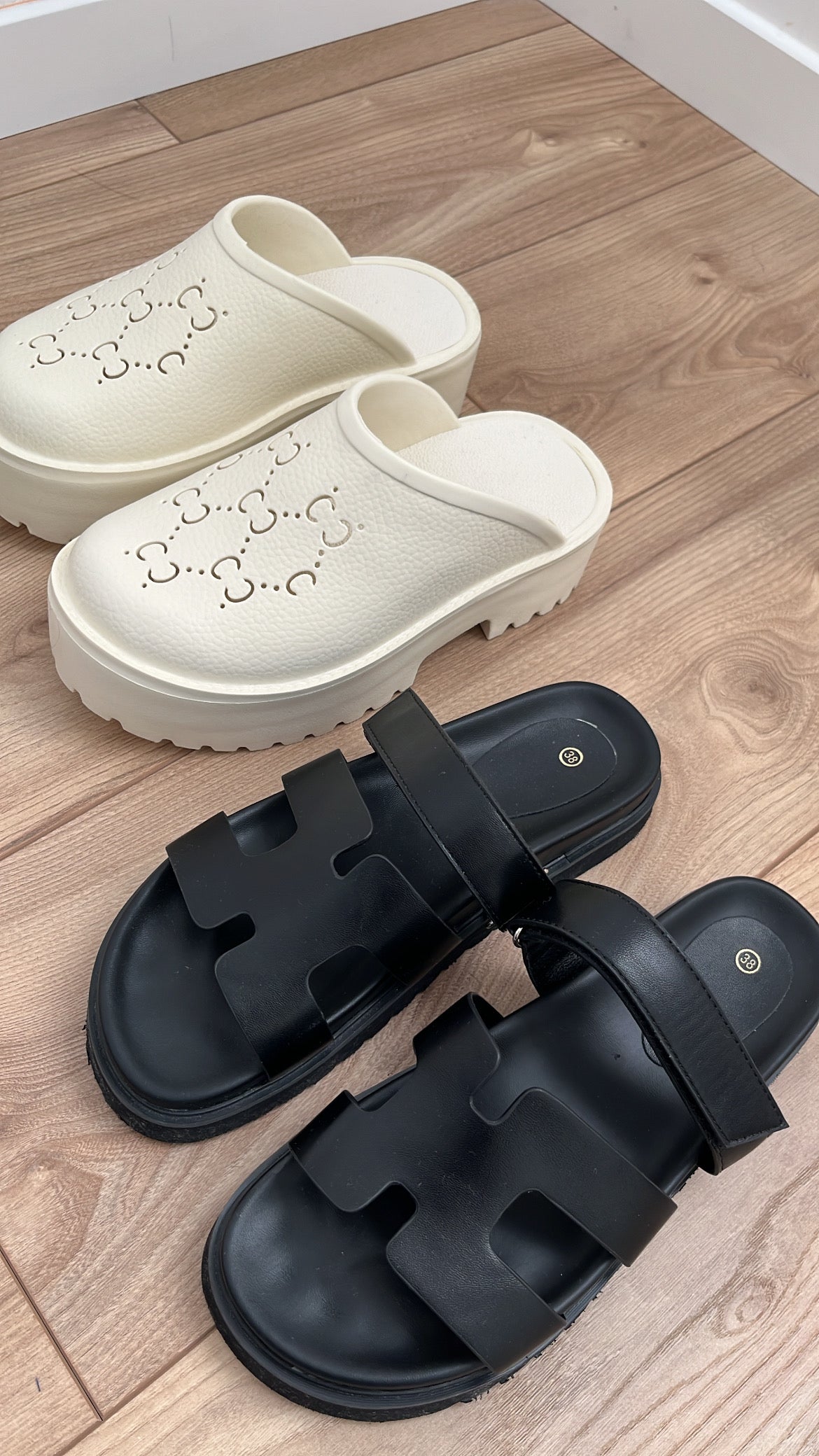 Cremebeiger Keilclog
