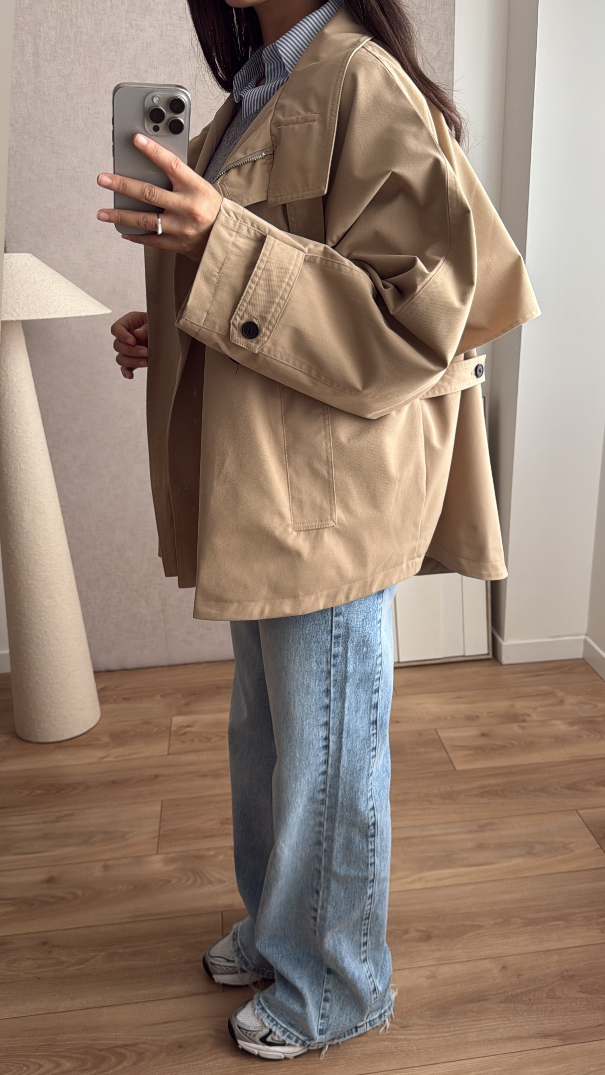 Beiger übergroßer Trenchcoat