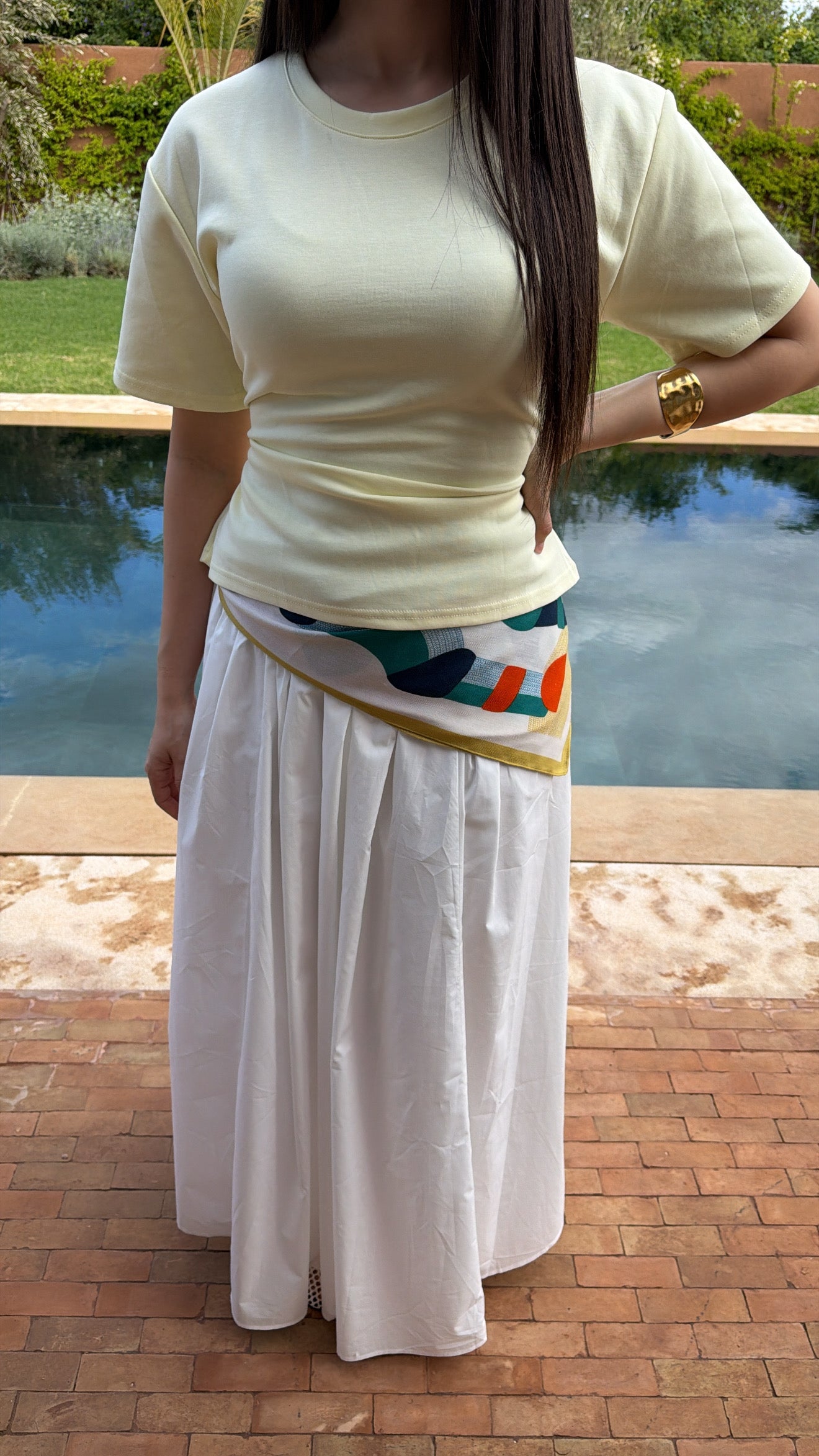 Yellow cinched-waist T-shirt