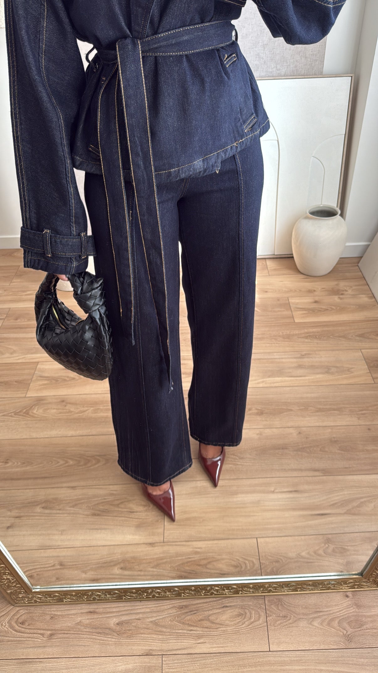 Dark blue wide-leg seam jeans