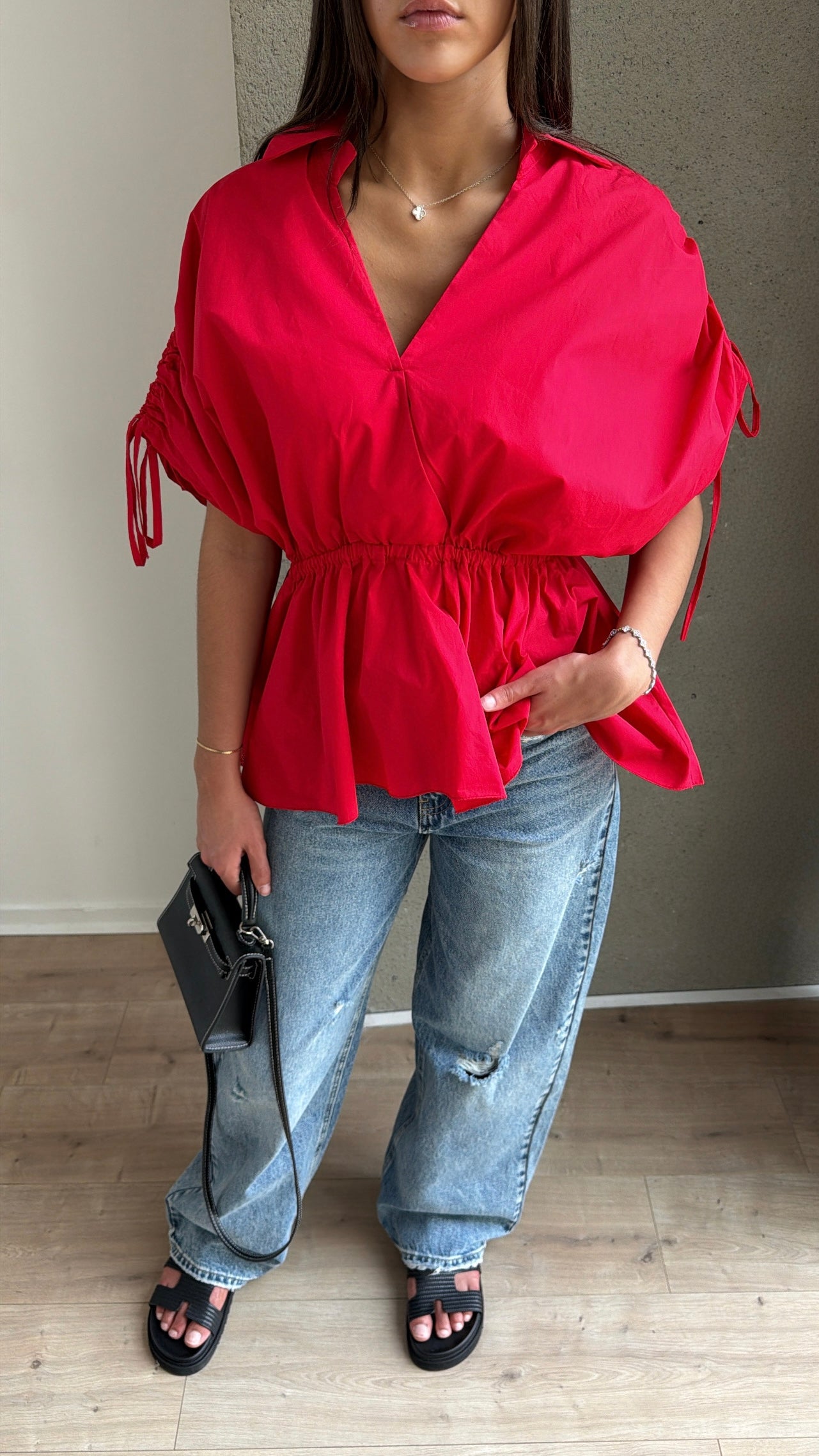 Blouse bouffante à col V [rouge vif]