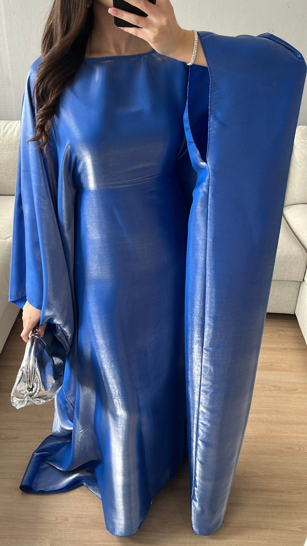 Robe cintrée bleu irisée