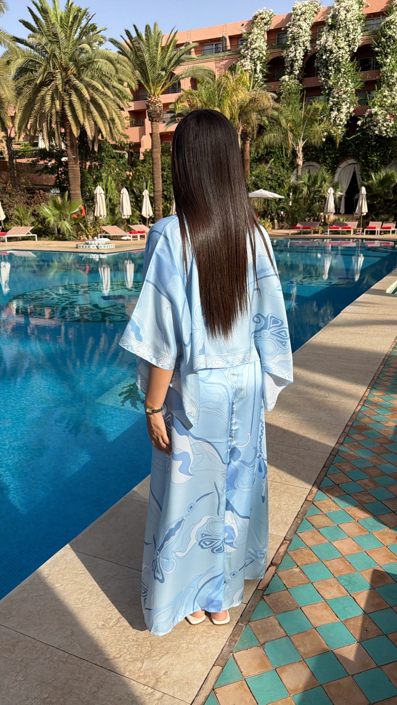 Longue robe à cape [BLEU]