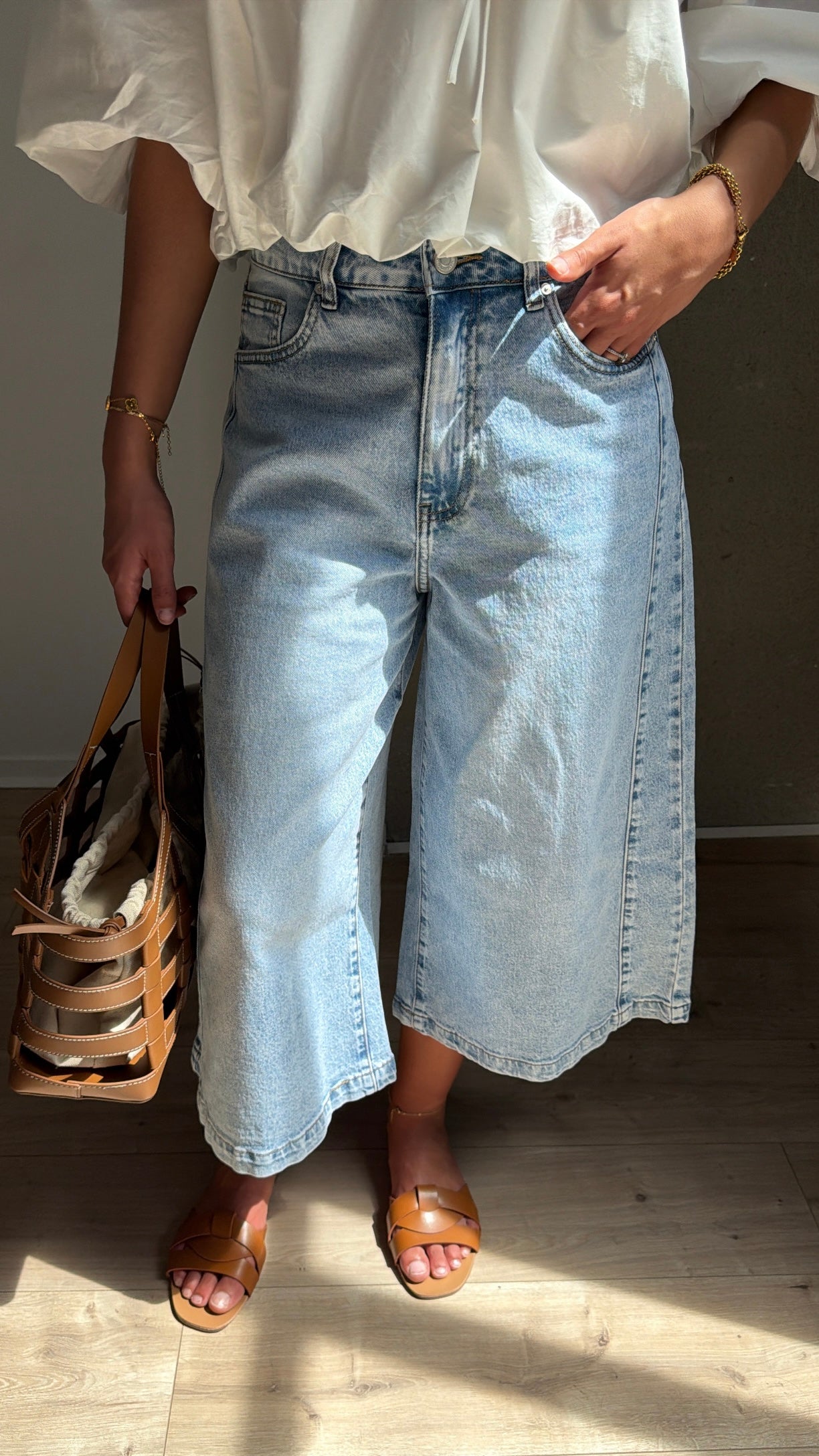 Wide-leg jeans [Light blue]