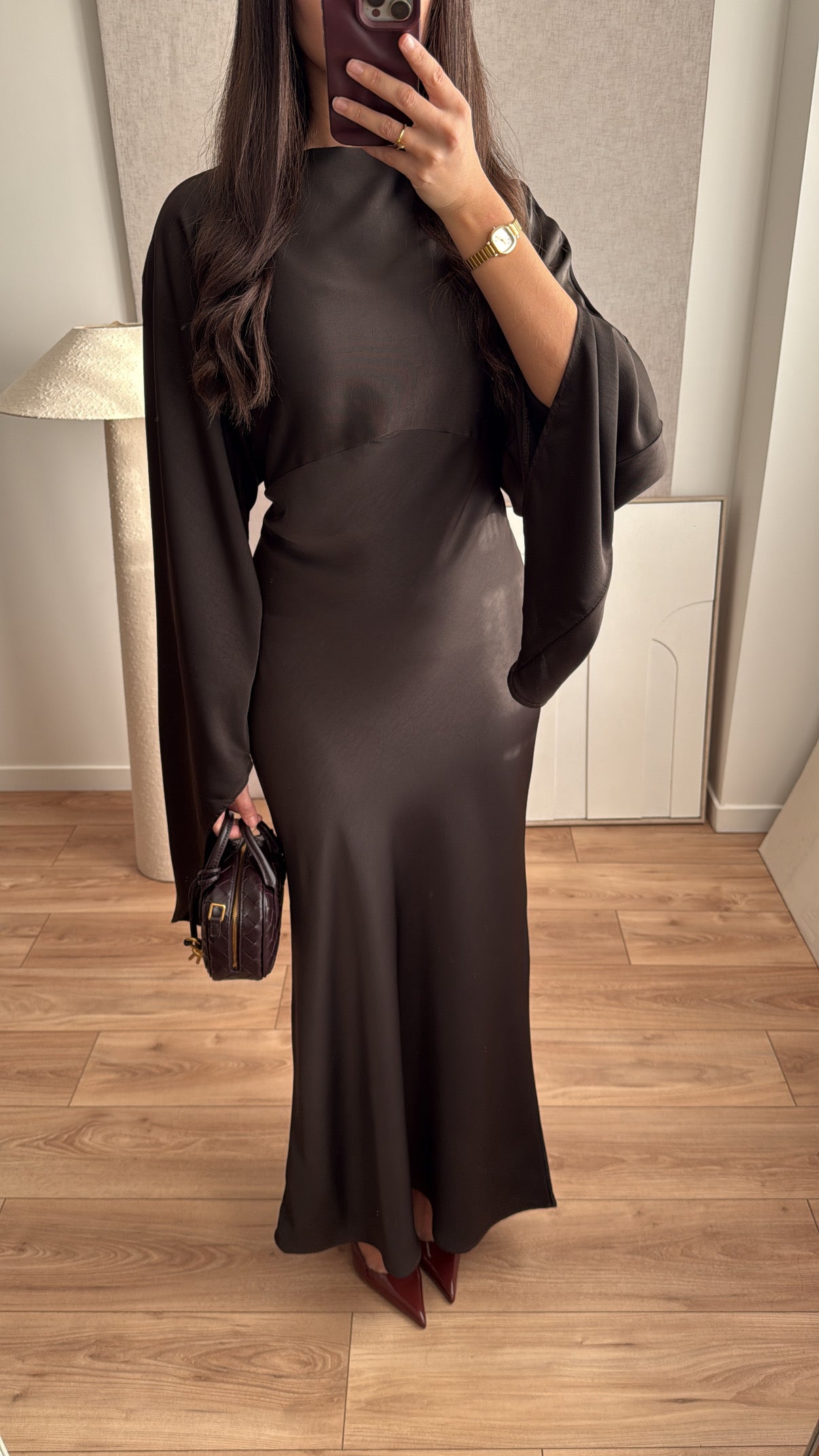 Langes tailliertes Kleid [dunkelbraun]