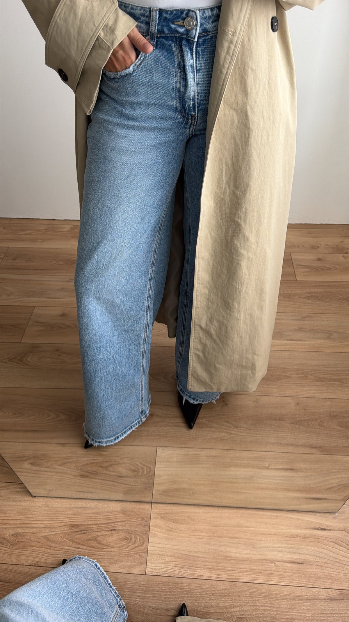Gerade geschnittene, ausgefranste Jeans [Blue Denim]
