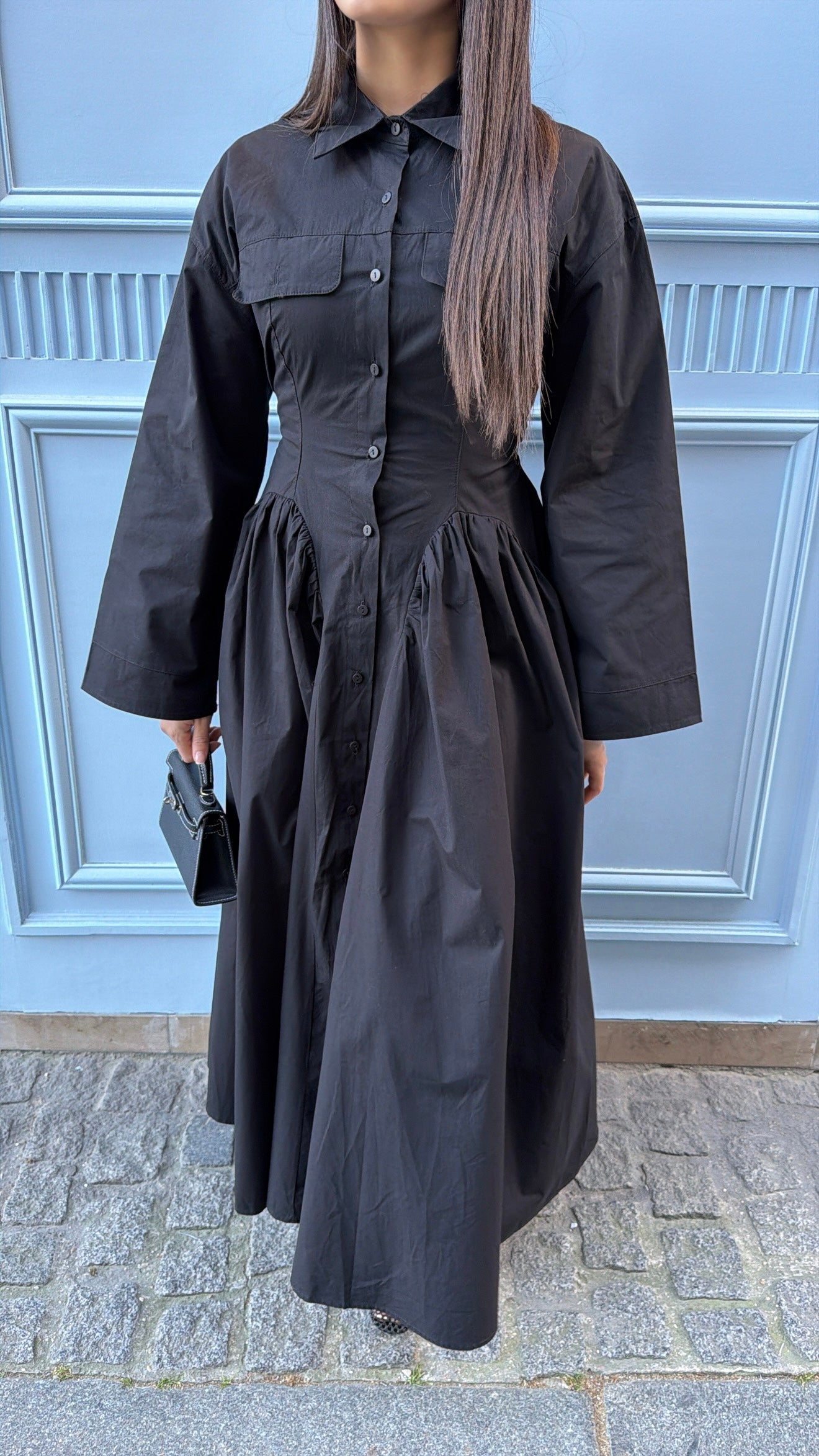 Robe longue cintrée et bouffante