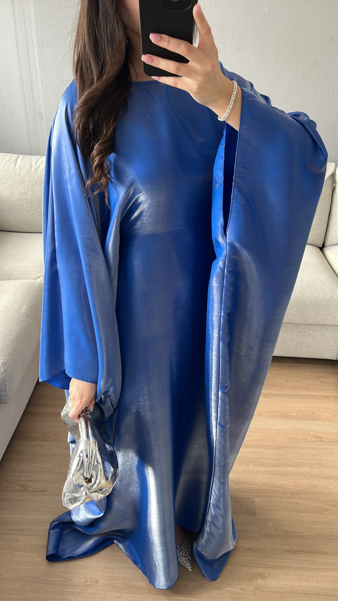 Robe cintrée bleu irisée