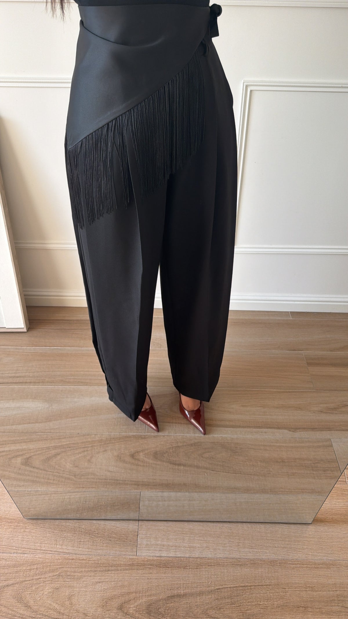 Pantalon ample à plis structuré [noir]