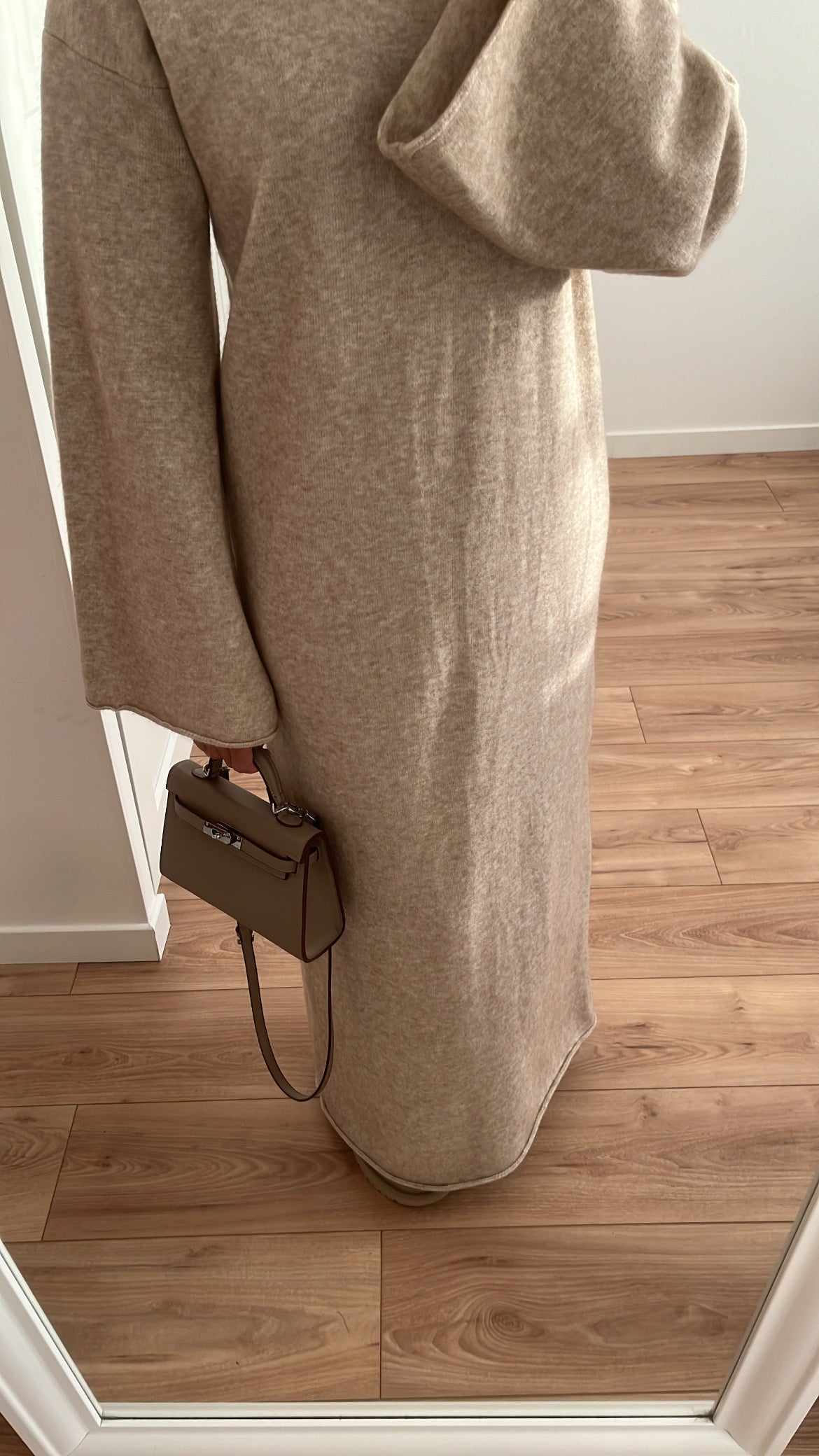 Longue robe à manches évasées [ beige ]