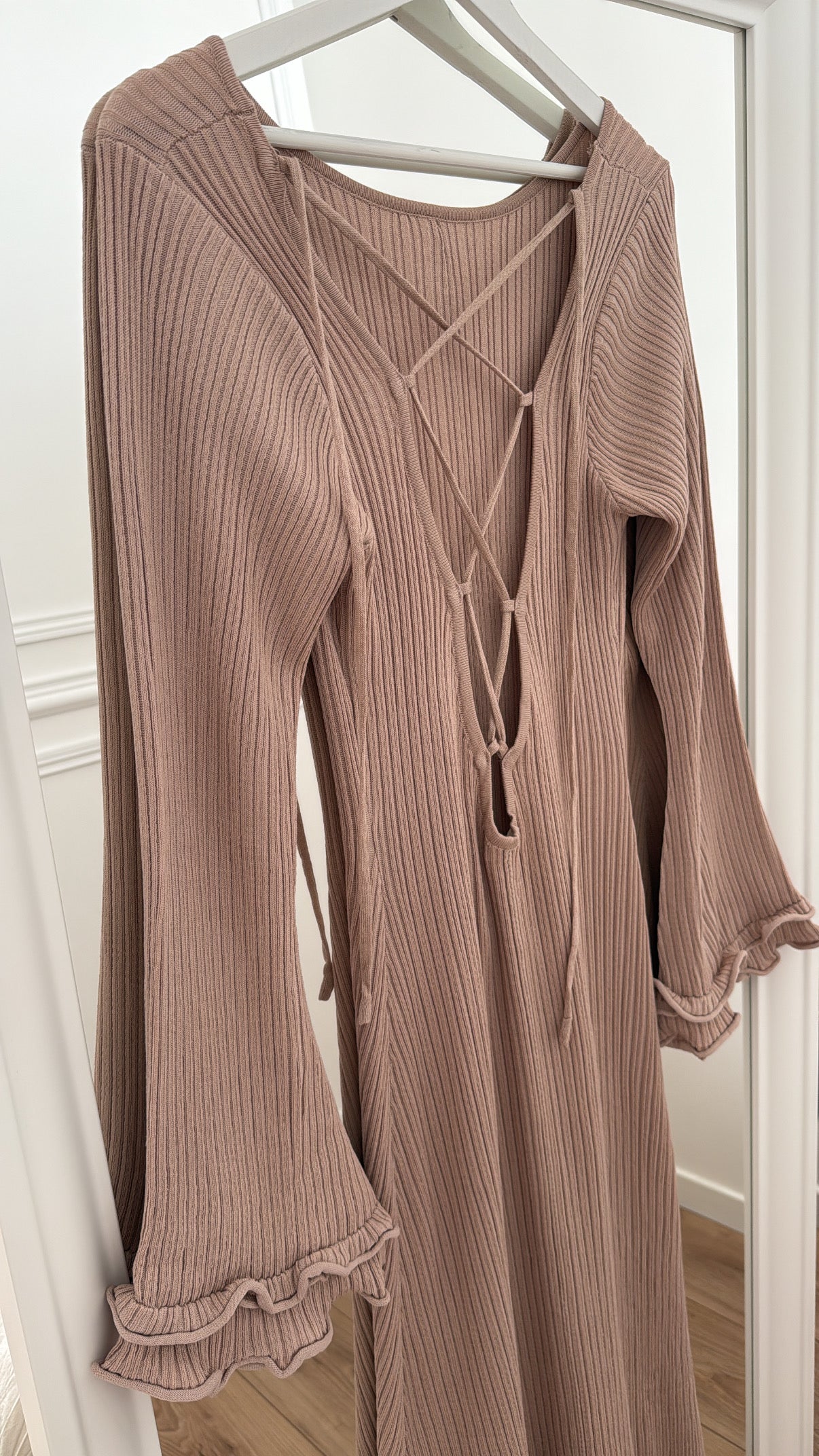 Longue robe en maille [beige]