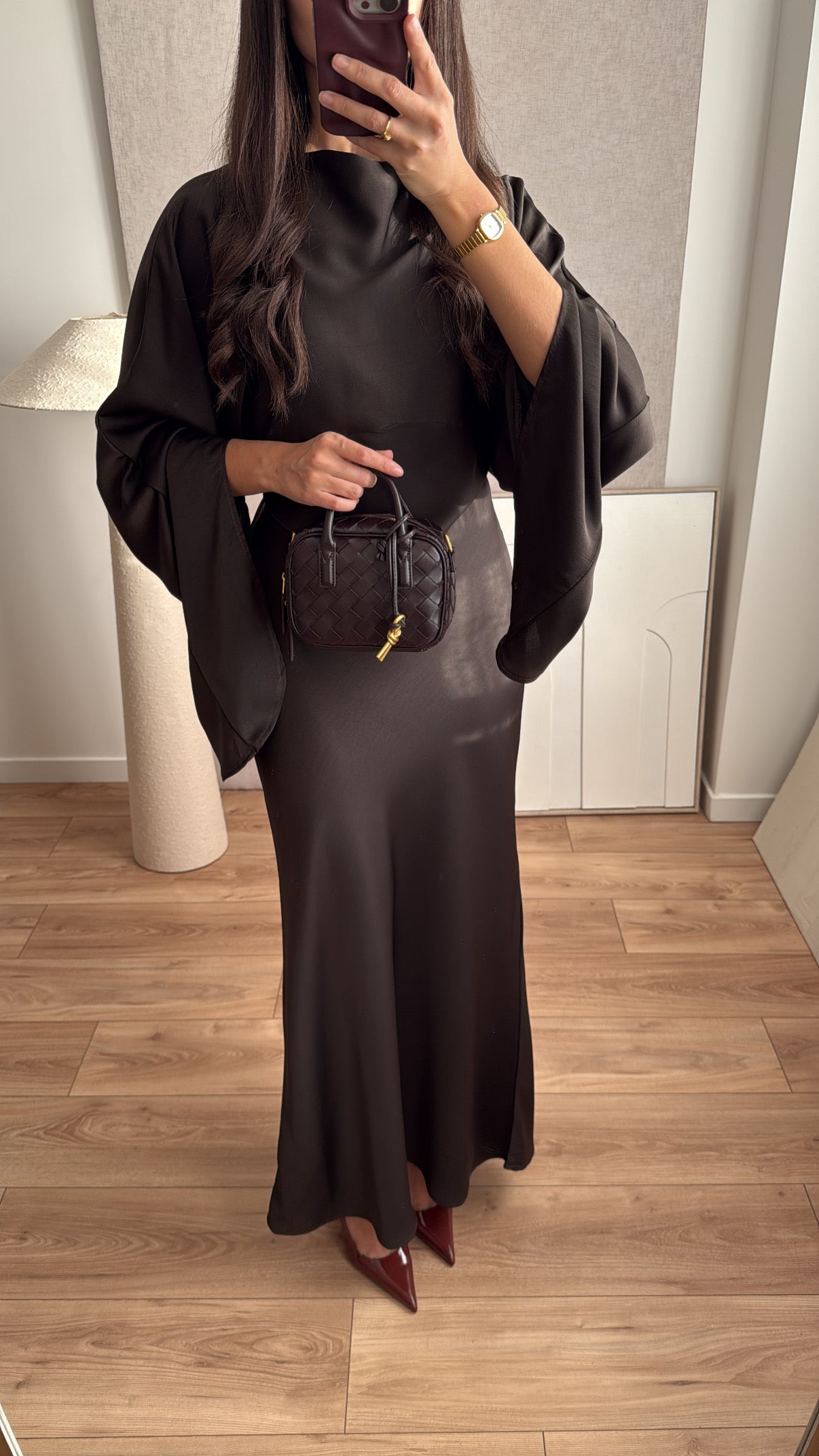 Langes tailliertes Kleid [dunkelbraun]