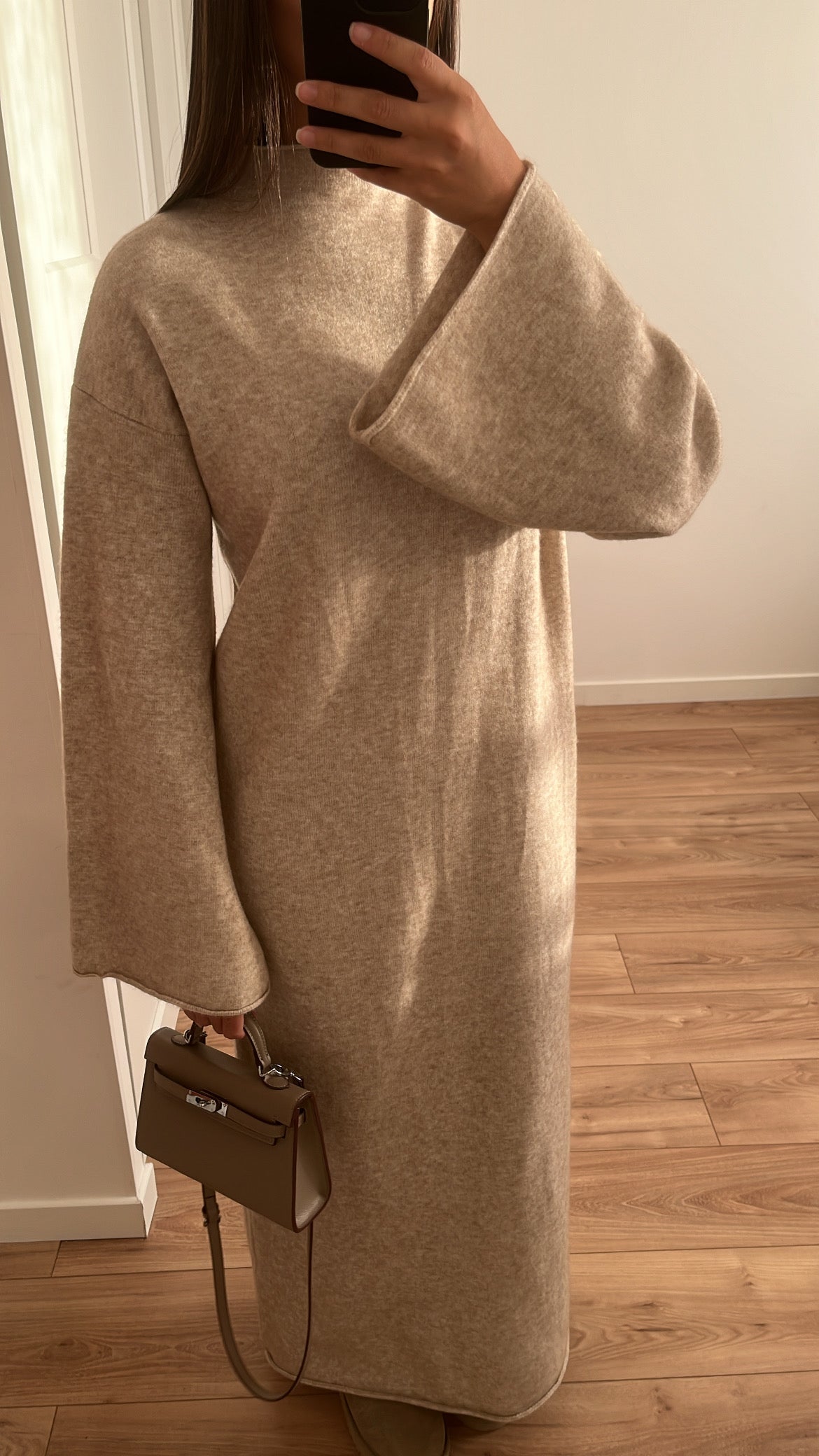 Longue robe à manches évasées [ beige ]