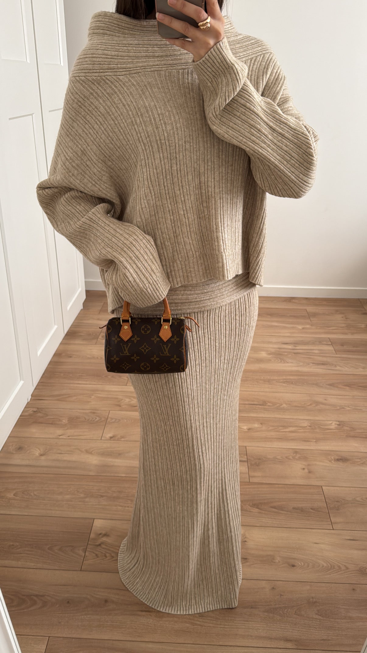 Skirt and boat neck sweater set [beige]