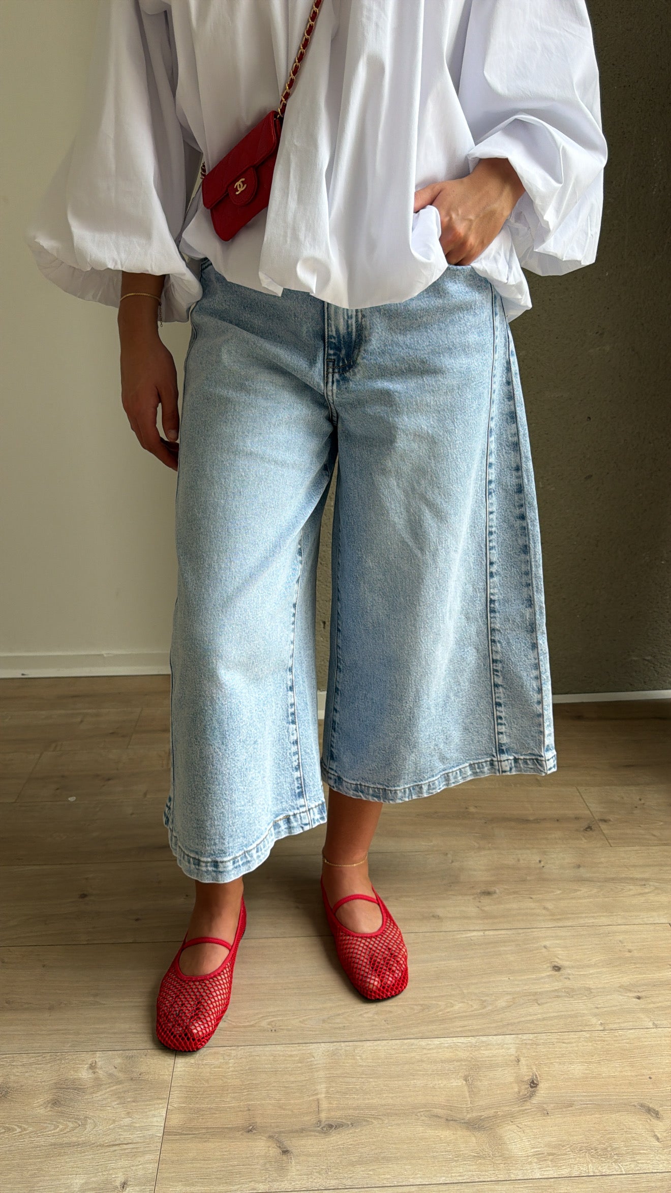 Wide-leg jeans [Light blue]