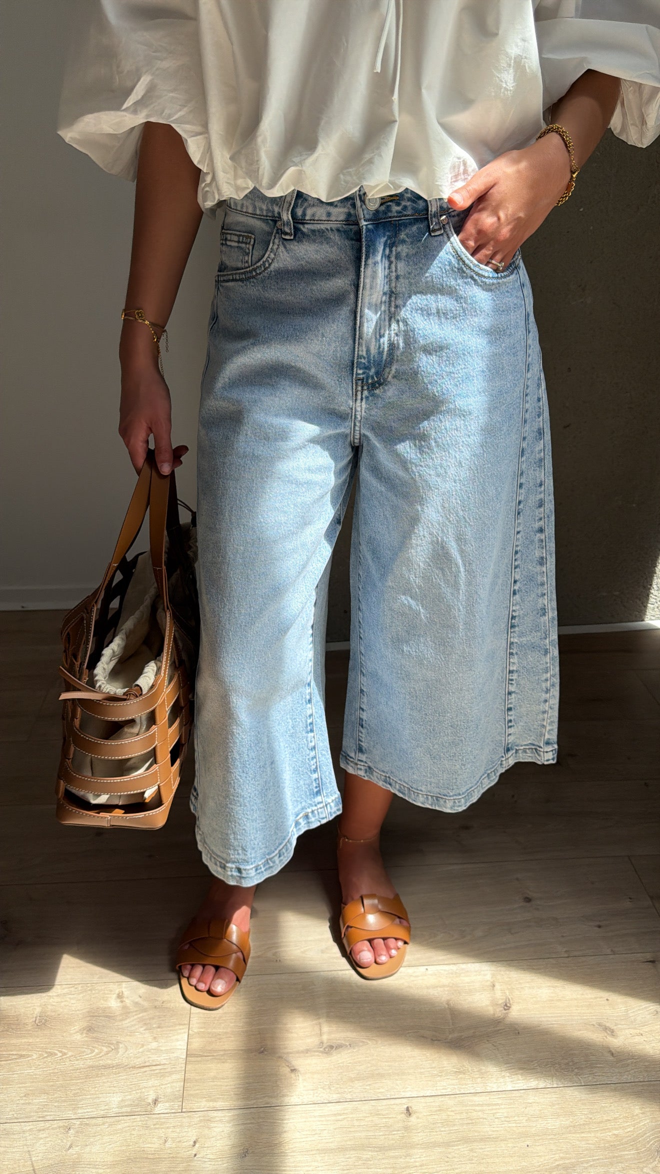 Wide-leg jeans [Light blue]