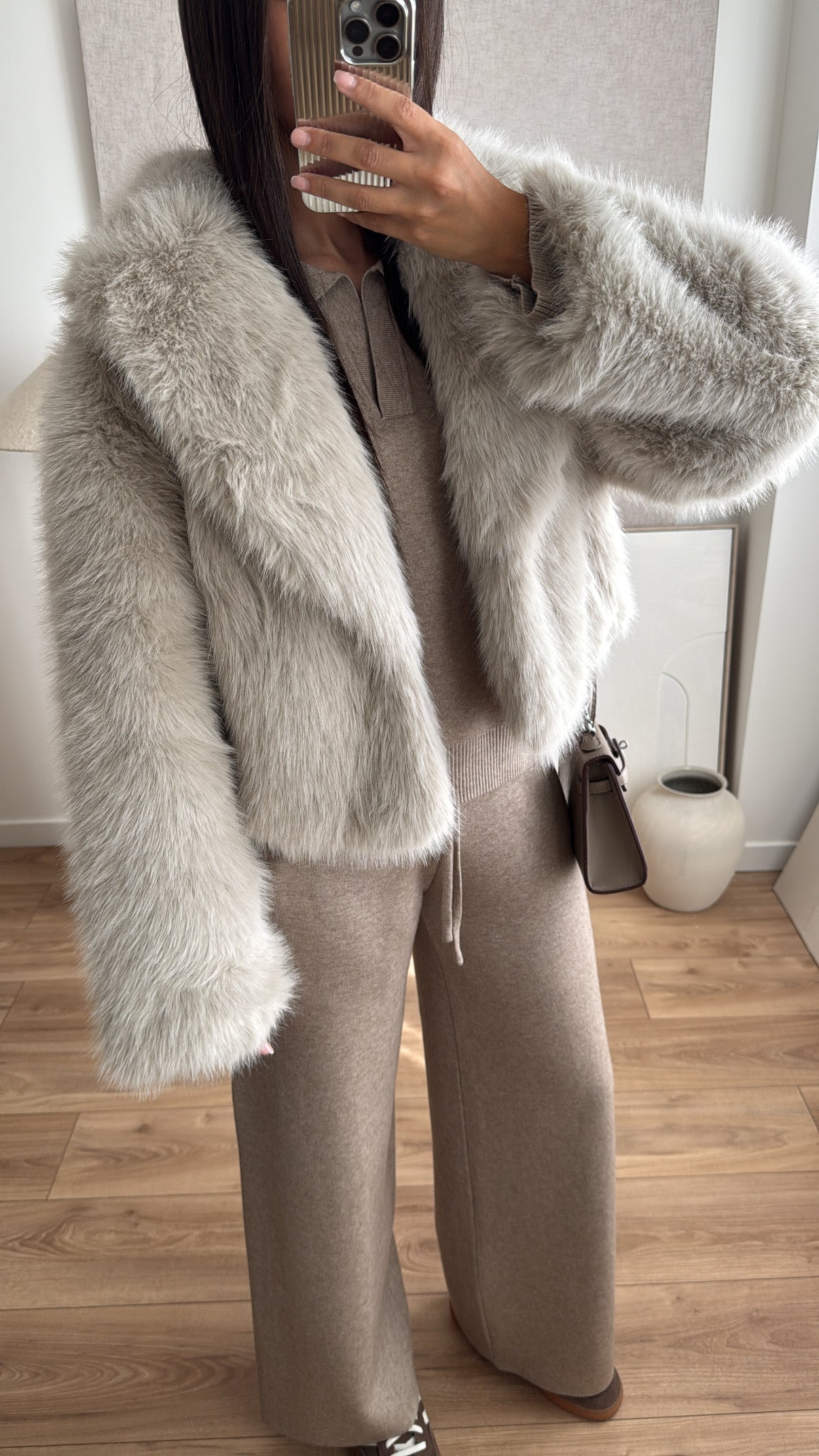 Faux fur jacket [beige]