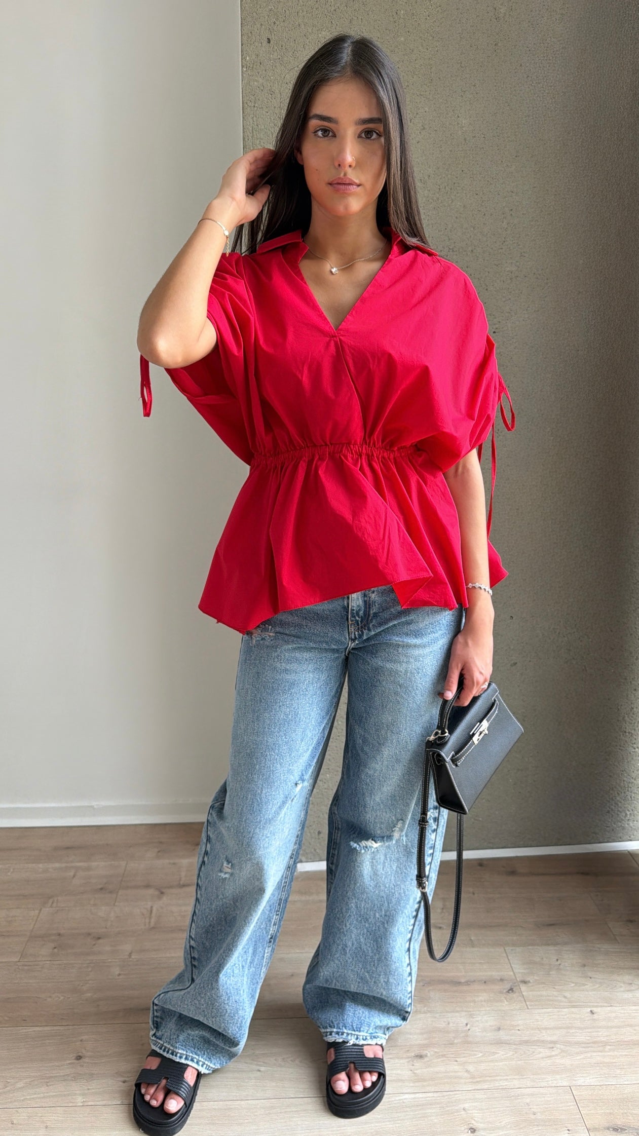 Blouse bouffante à col V [rouge vif]