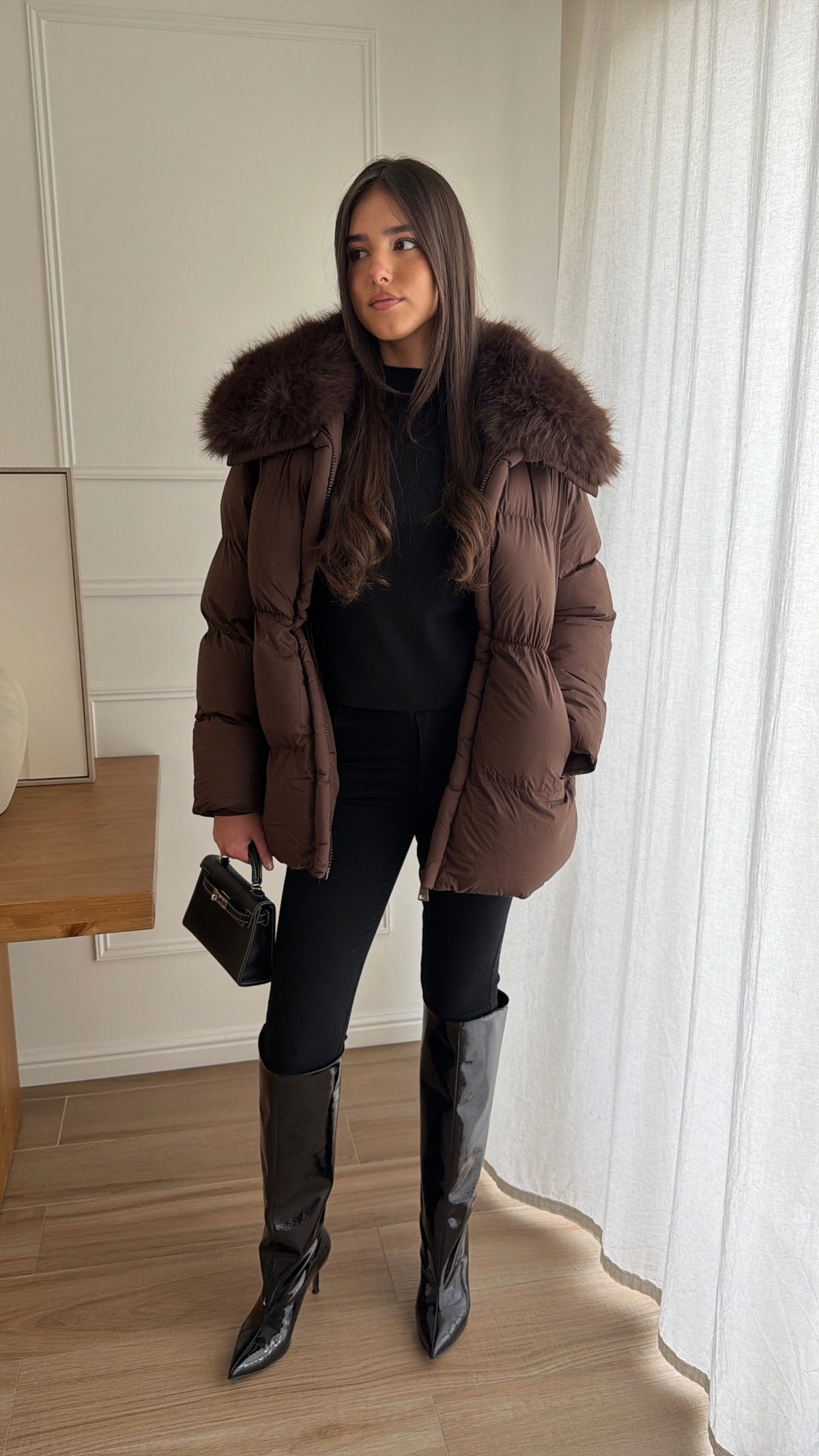 Doudoune cintrée à la taille avec col en fourrure [marron]
