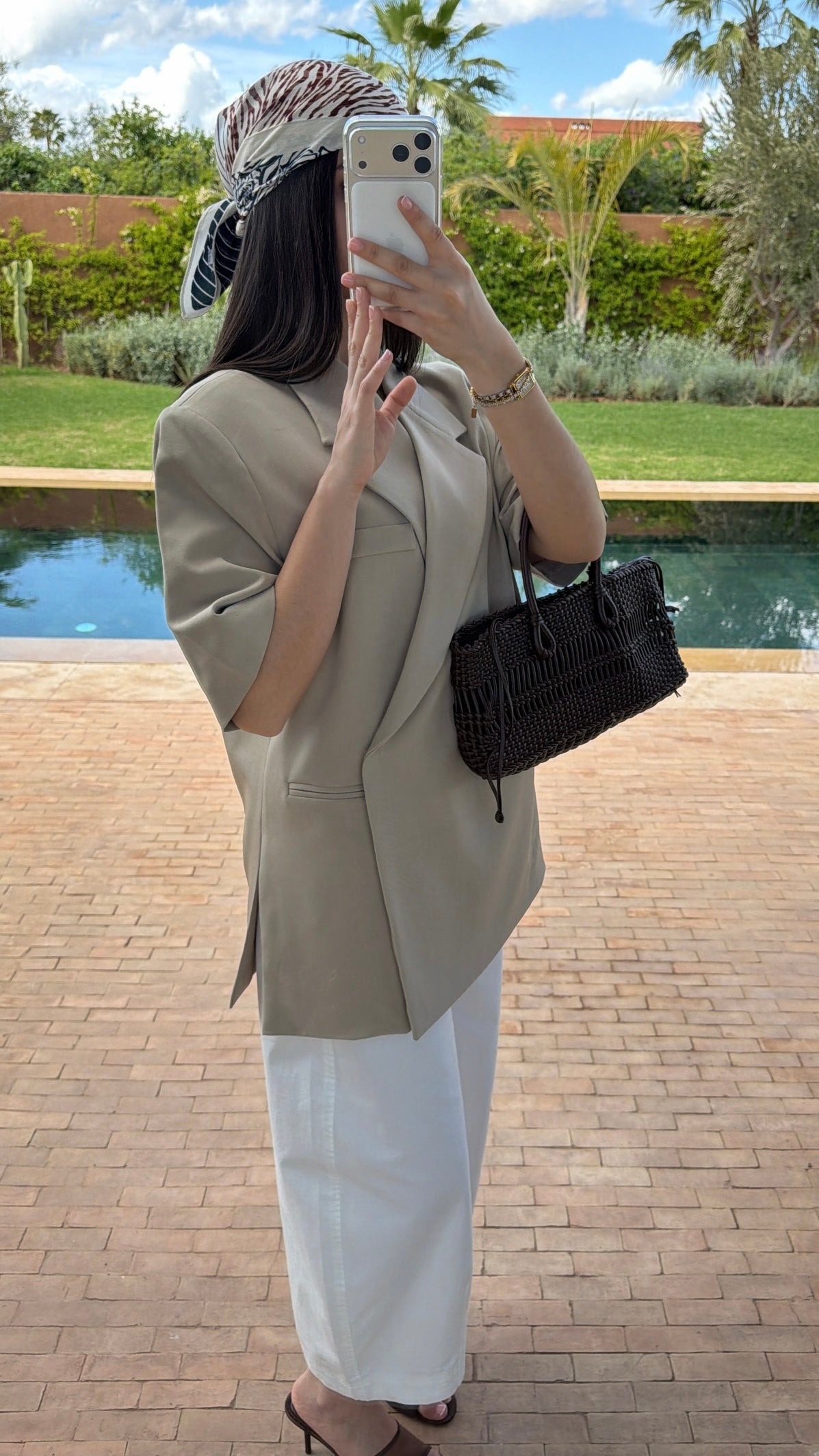 Sleeveless oversized jacket [beige]