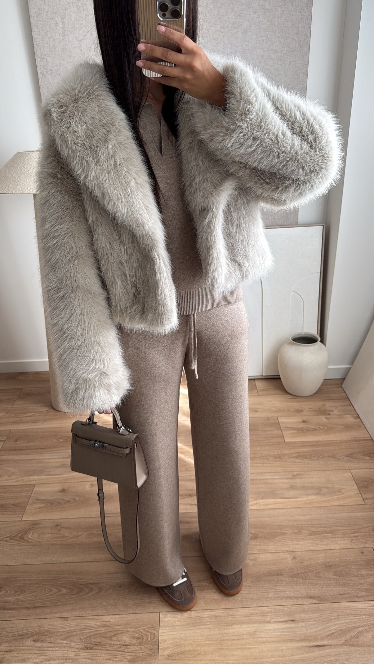 Faux fur jacket [beige]