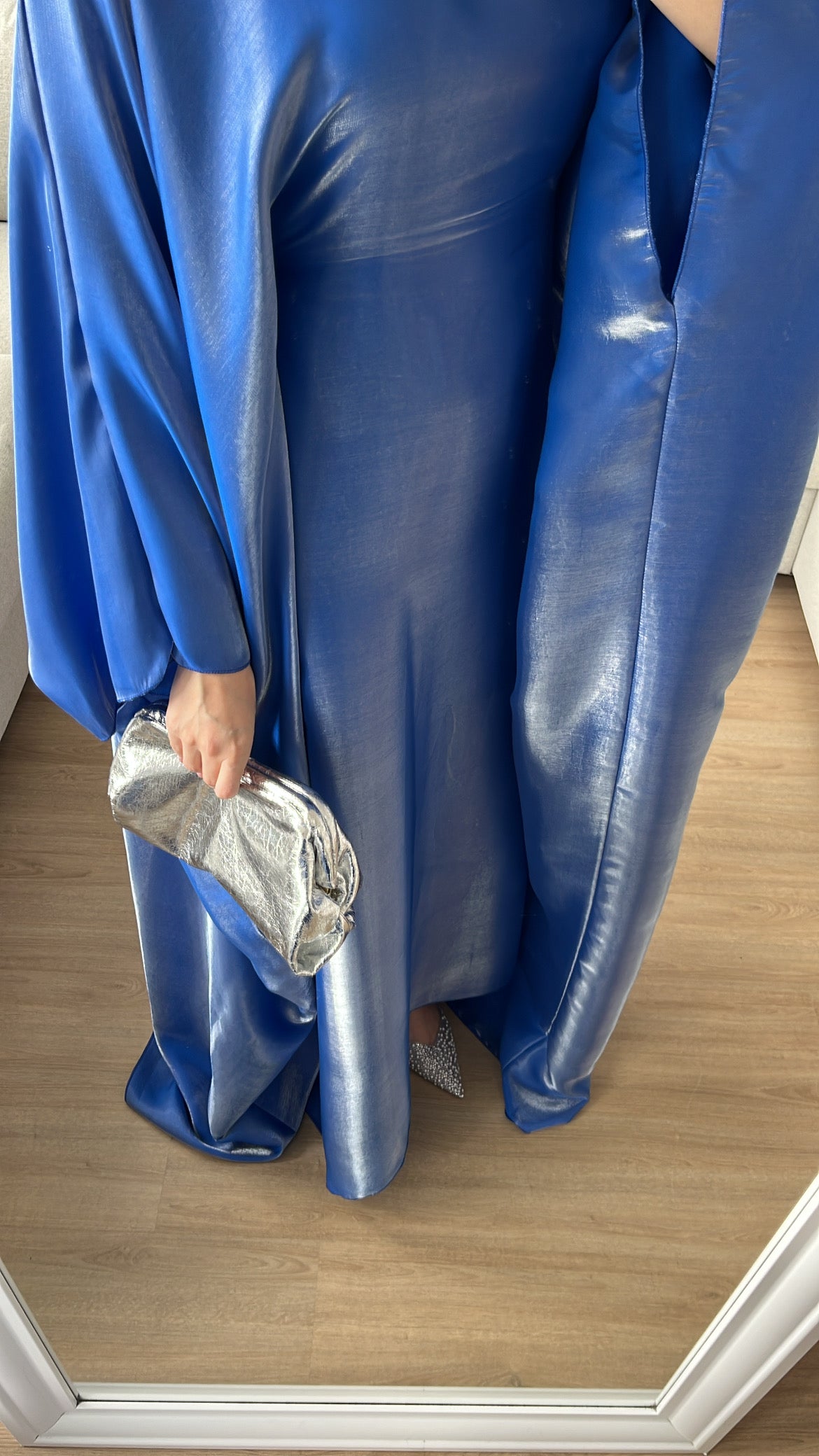 Robe cintrée bleu irisée