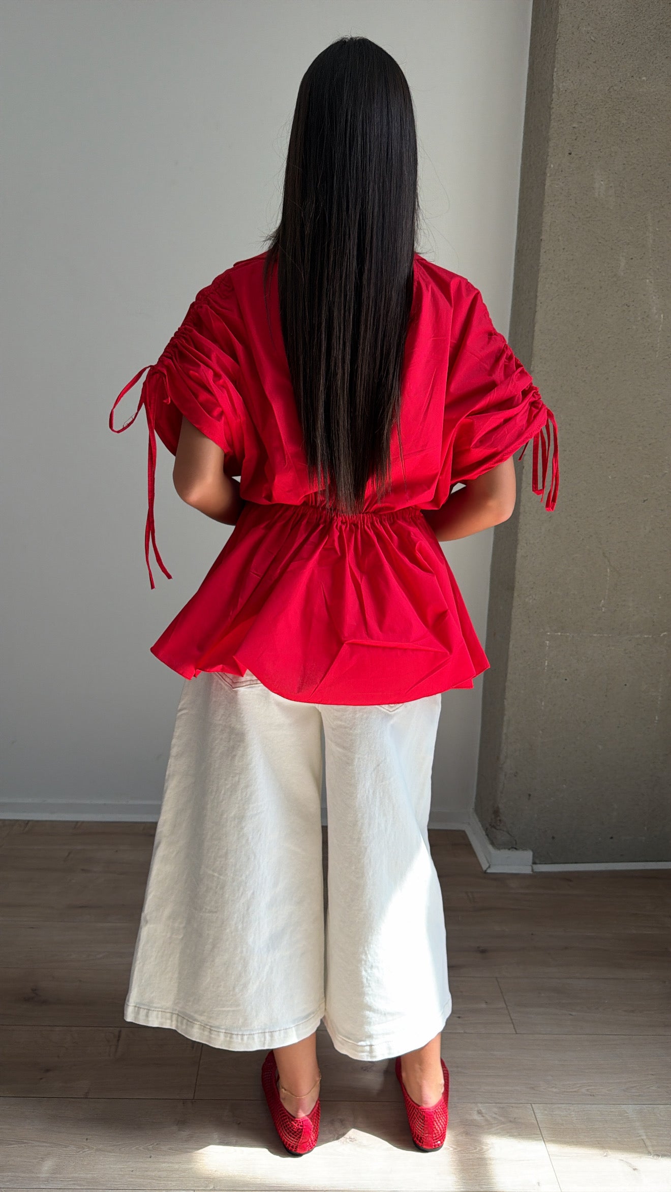 Blouse bouffante à col V [rouge vif]