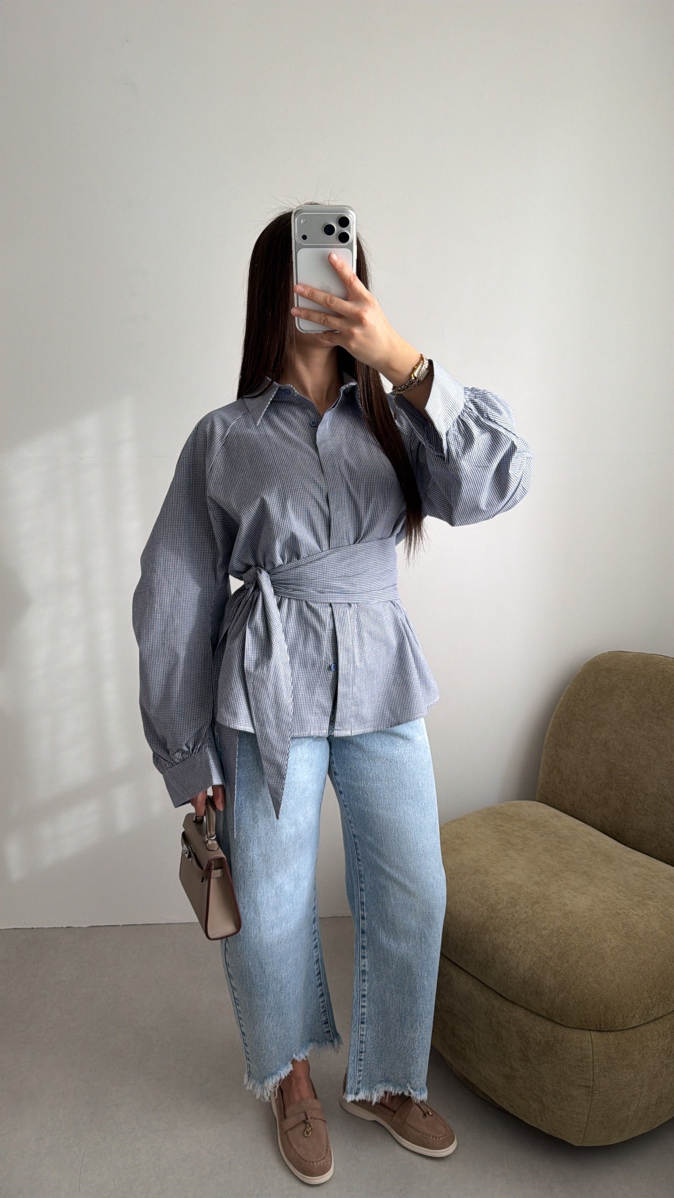 Le jean barrel effiloché [bleu clair]