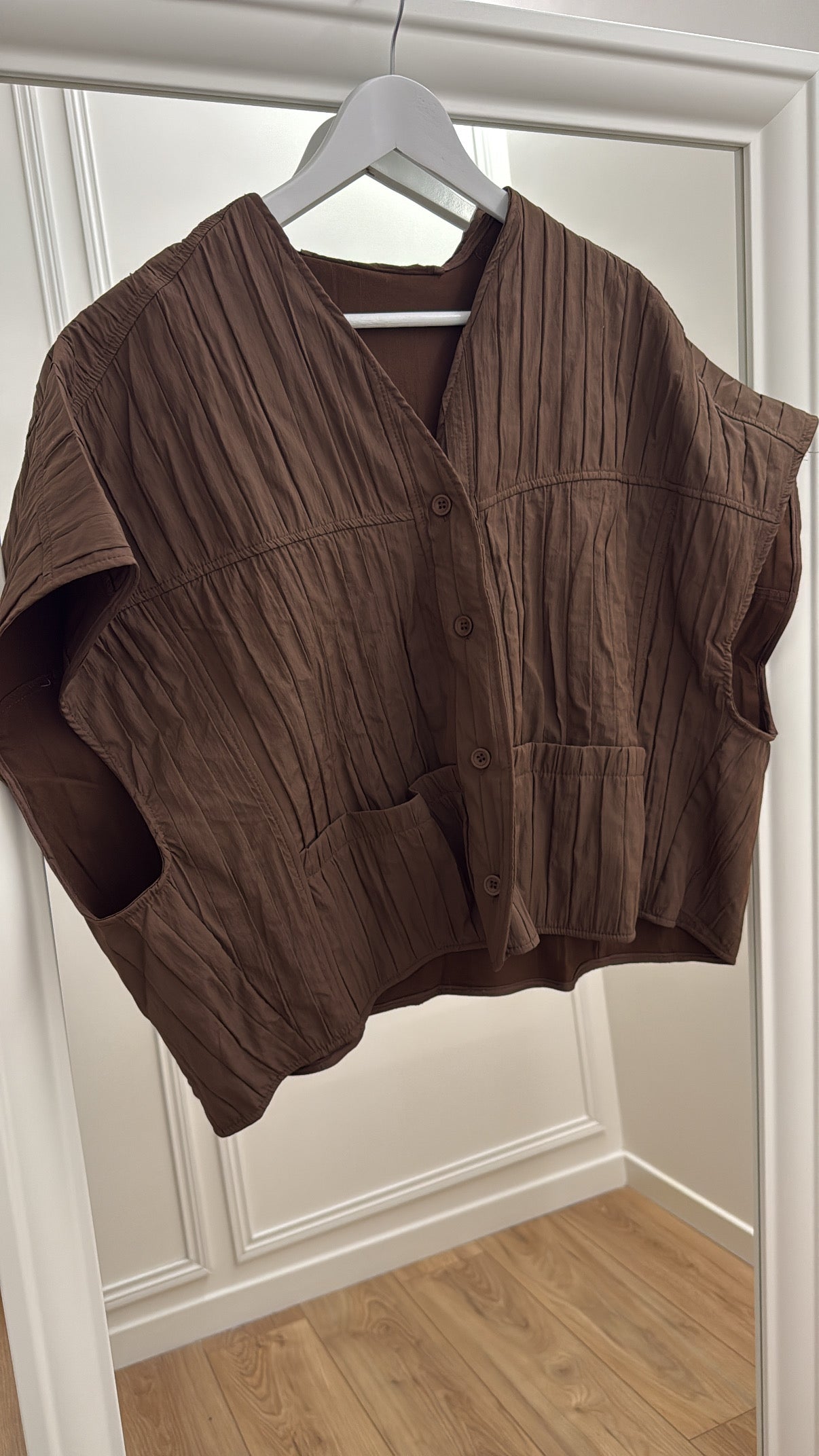 Oversized sleeveless jacket [brown]