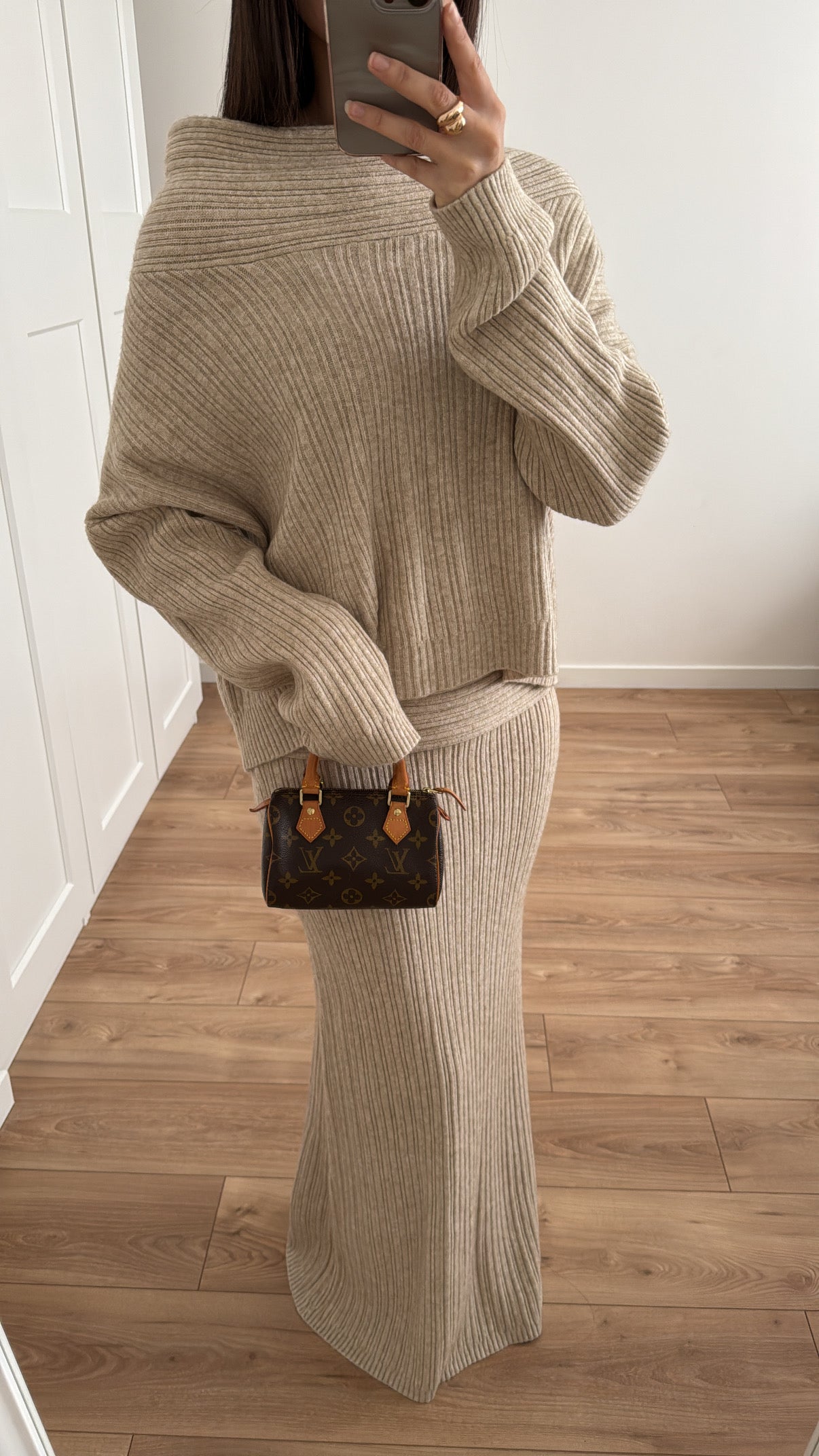 Skirt and boat neck sweater set [beige]