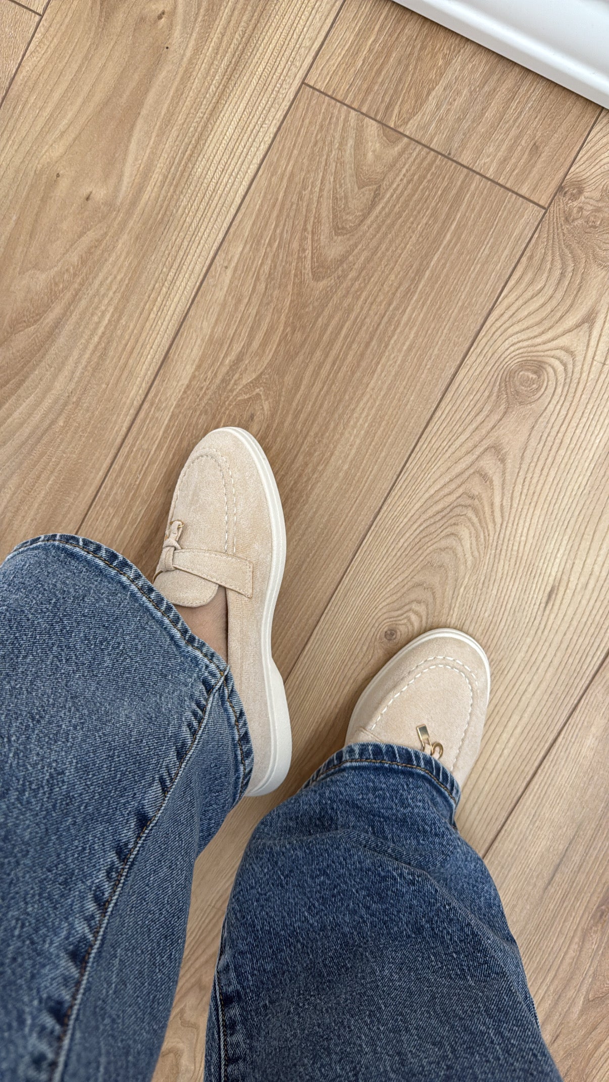 Suede loafers [beige]