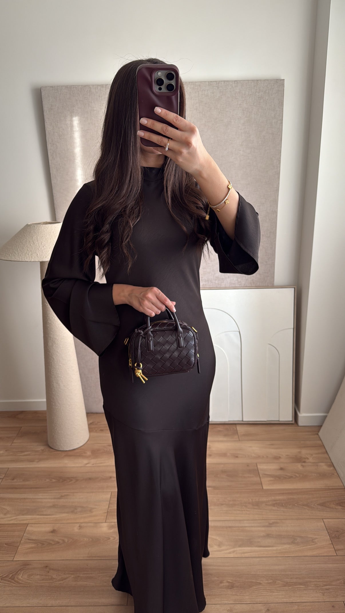 Langes tailliertes Kleid [dunkelbraun]